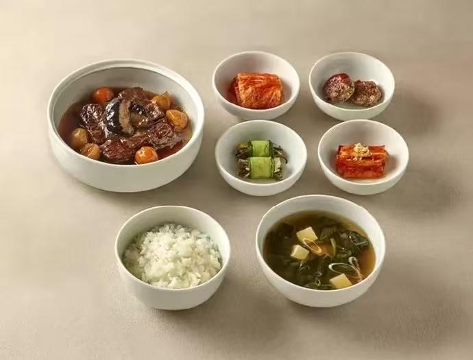 这一次中美之间的谈判结束后，特朗普直接坐飞机回美国了。韩国人还很委屈。自己明明表