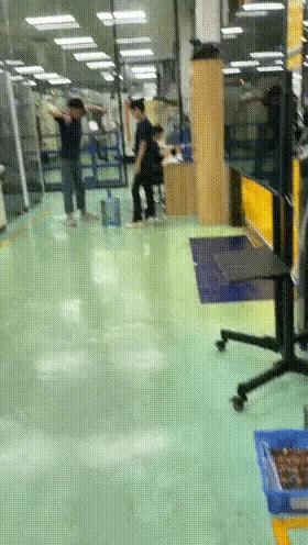 算吧了，小伙你这个实在是太丢了！不看到最后，还以为你自己搬了。