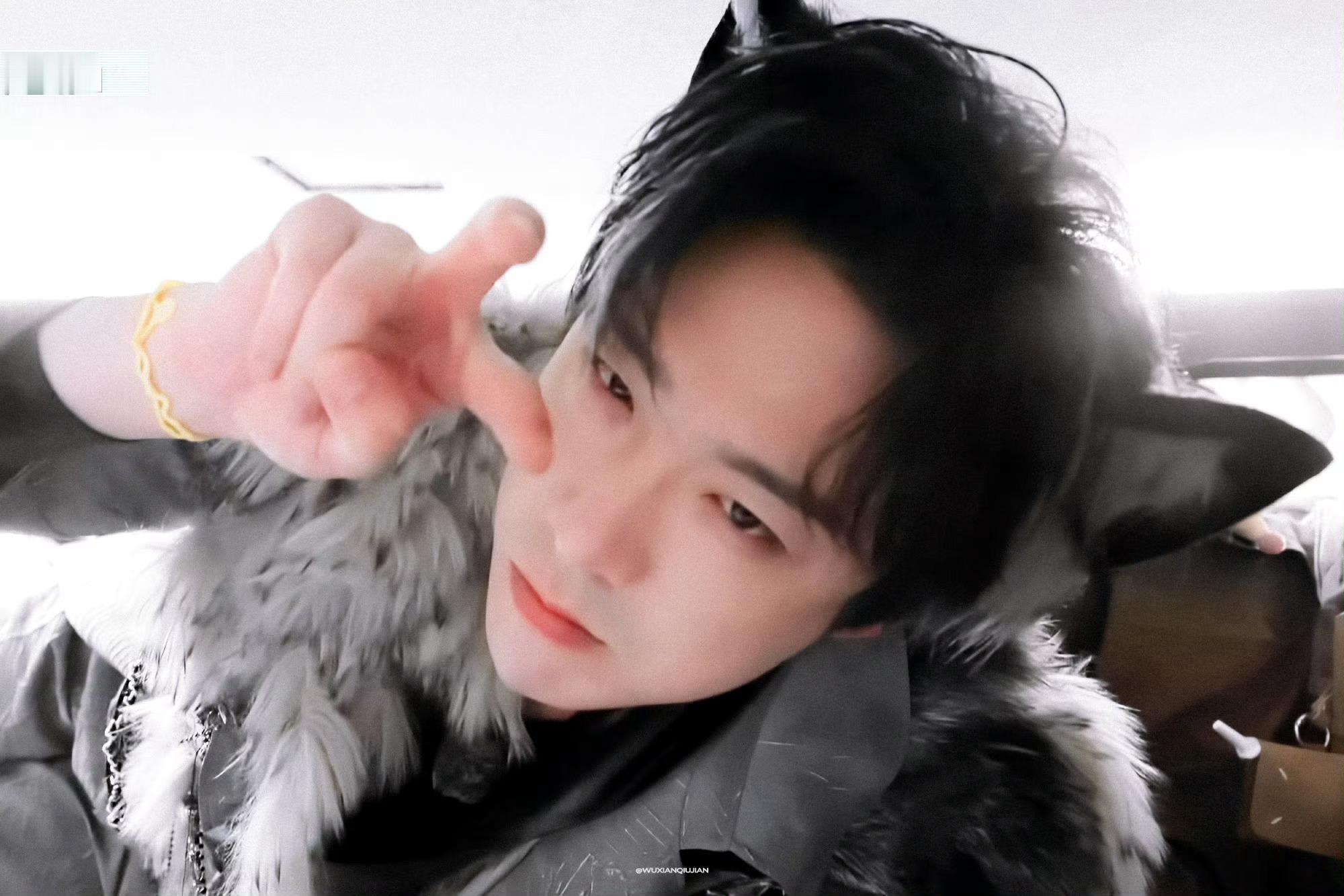 刘宇宁在超话迷路了刘宇宁 上一秒的小狼:瞅我干横么！信不信我揍你！下一秒的小狼: