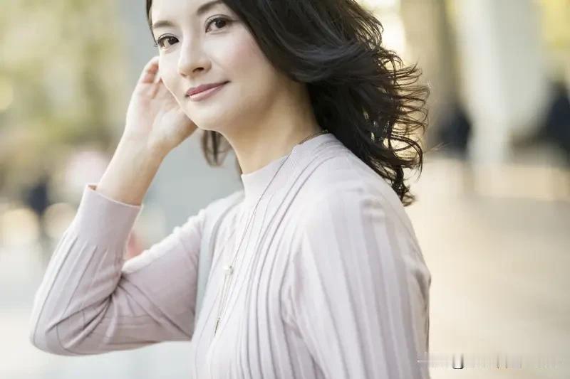 女人为什么在40岁最容易花心? 很多人觉得女人25岁或35岁最“花心”，其实40