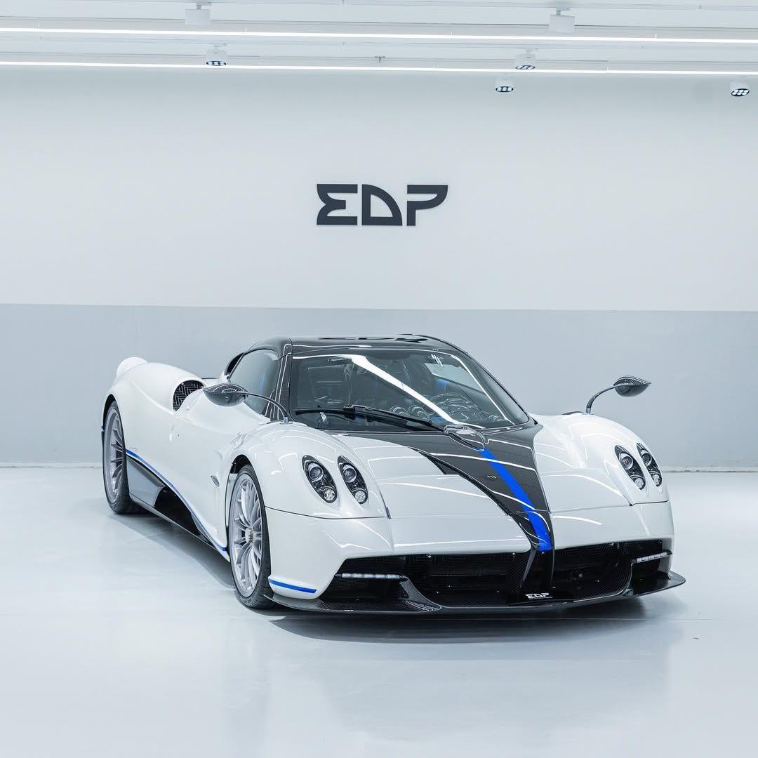 全球唯一一台拥有蔚蓝海岸涂装的Pagani Huayra Roadster