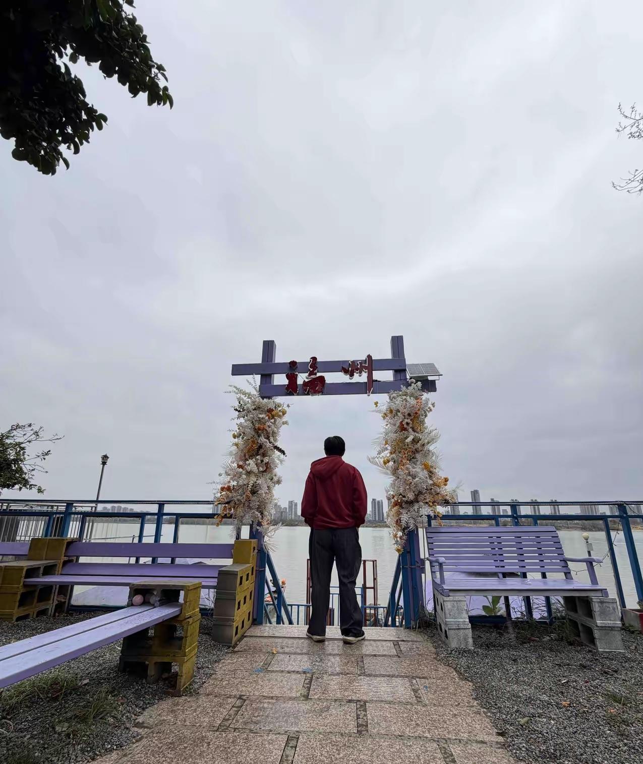 这两天，美国、以色列挑起与伊朗的战争，我个人很关注，但是不打算说什么。
 
我翻