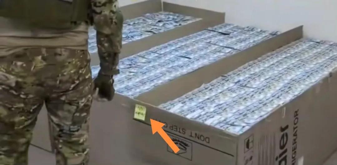 乌大案！乌克兰前国防采购主管的住宅内搜出约1.4亿美元现金。