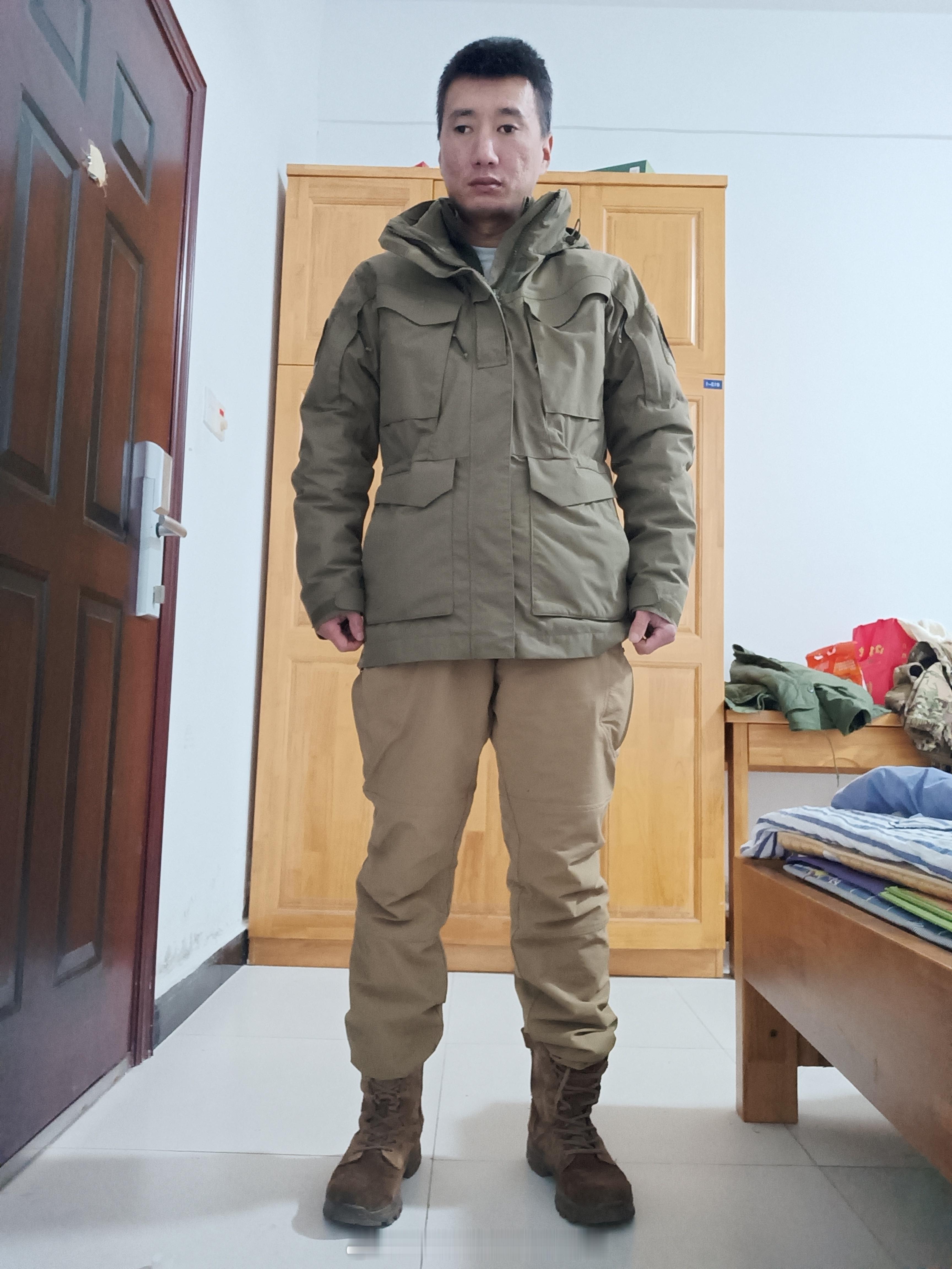 龙牙特战风衣搭配英国MAGNUM马格南远征者软壳战术裤，龙牙特战风衣终于有了条合