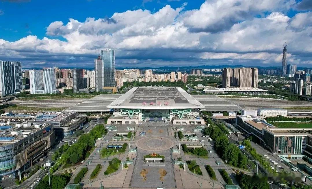 2024年12月3日，成都局2024年旅客发送量突破4亿人次，打破2023年全年