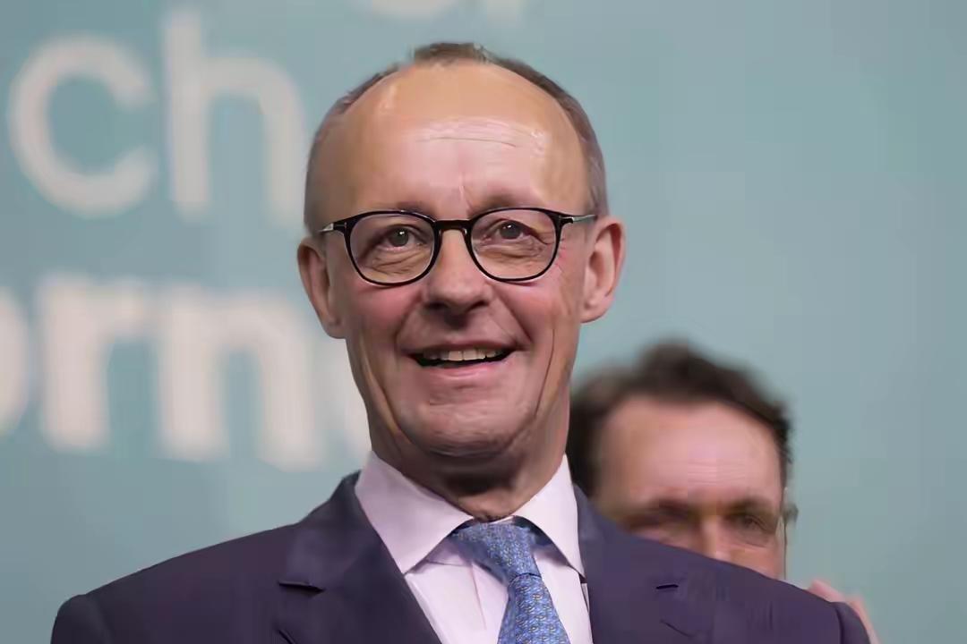 中国的安世半导体刚给德国提供完芯片，德国就邀请蔡英文到德国演讲。我们还要邀请德国