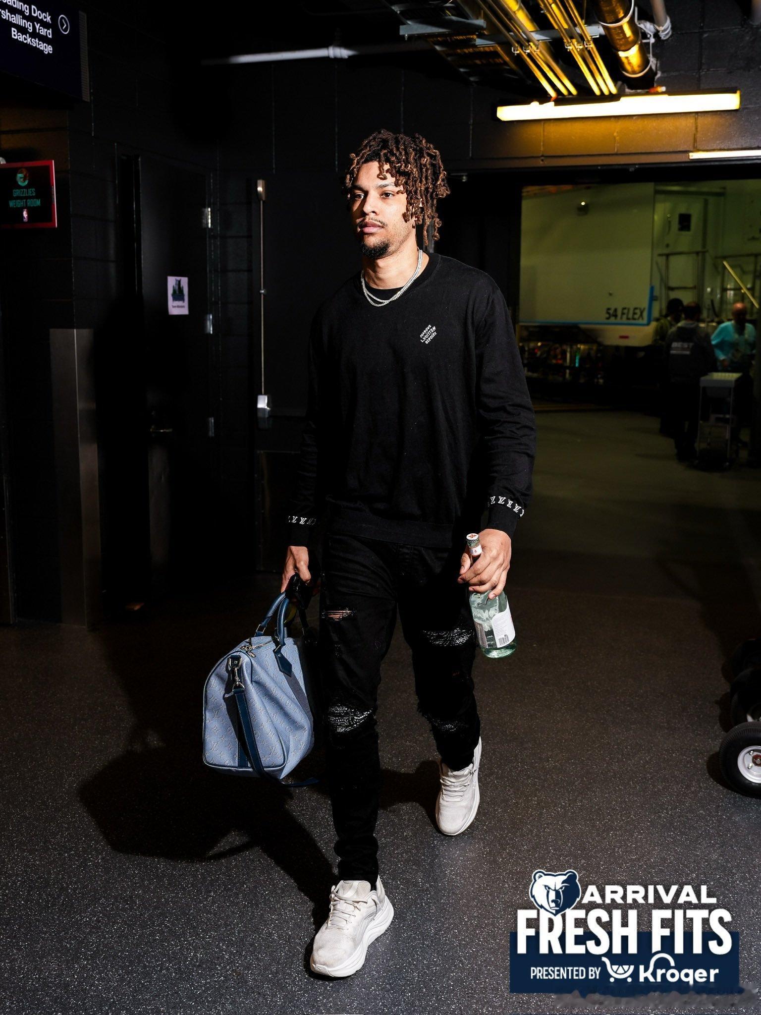 莫兰特不打，克拉克复出。真的是一人倒下，一人回归。