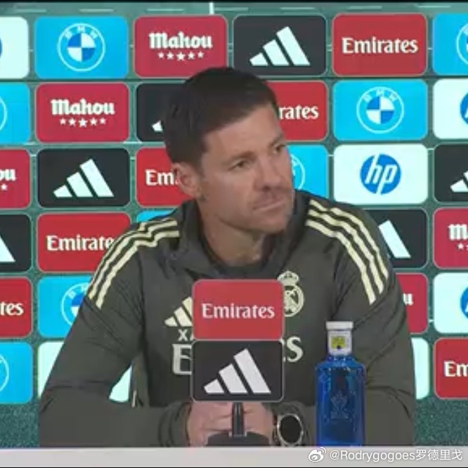 阿隆索：“罗德里戈能踢右边锋吗？能，能。他甚至可以踢中锋。他有很多可能性。”[疑