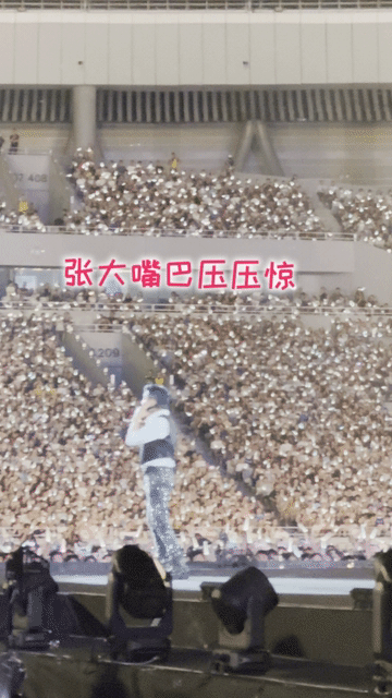 陶喆耳返掉了被吓成表情包陶喆耳返掉了，所以直接吓成了表情包！看他这表情也是直接被