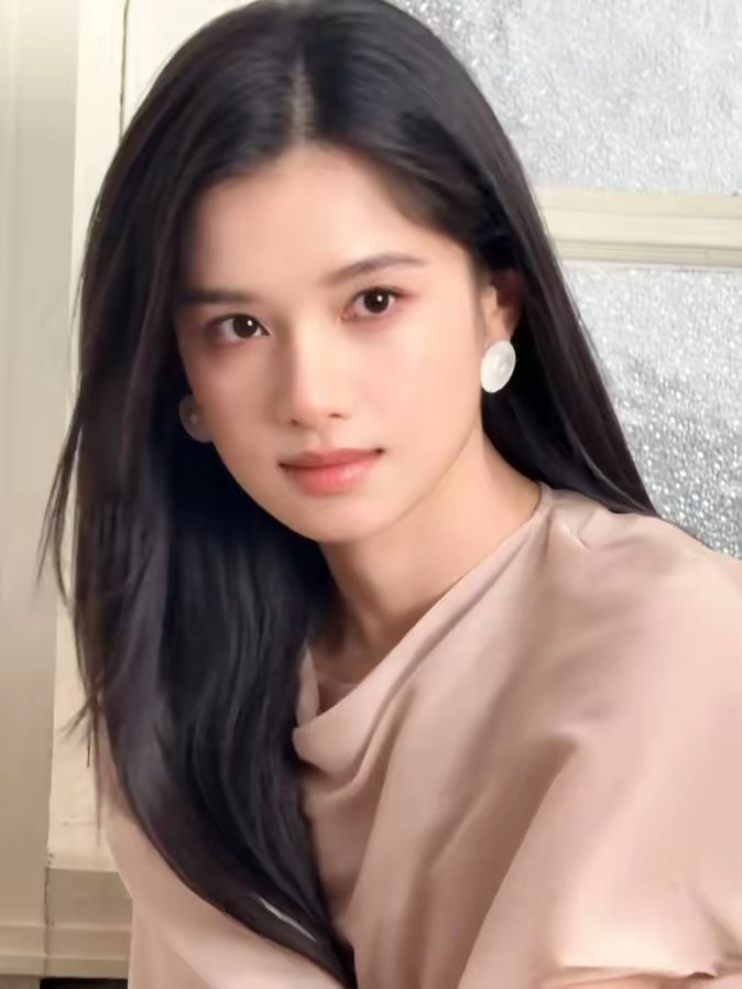 最近全网最伤心的人，估计就是张婧仪了。伤心的是，她的演员之路，可能因为团队的一次