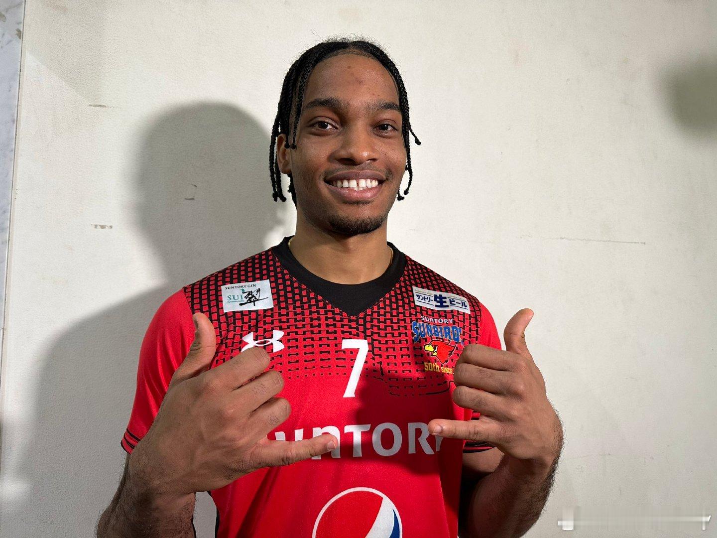 阿莱茵，出生于古巴哈德拉瓦，2001年出生，刚满25岁，身高190cm，扣球高度