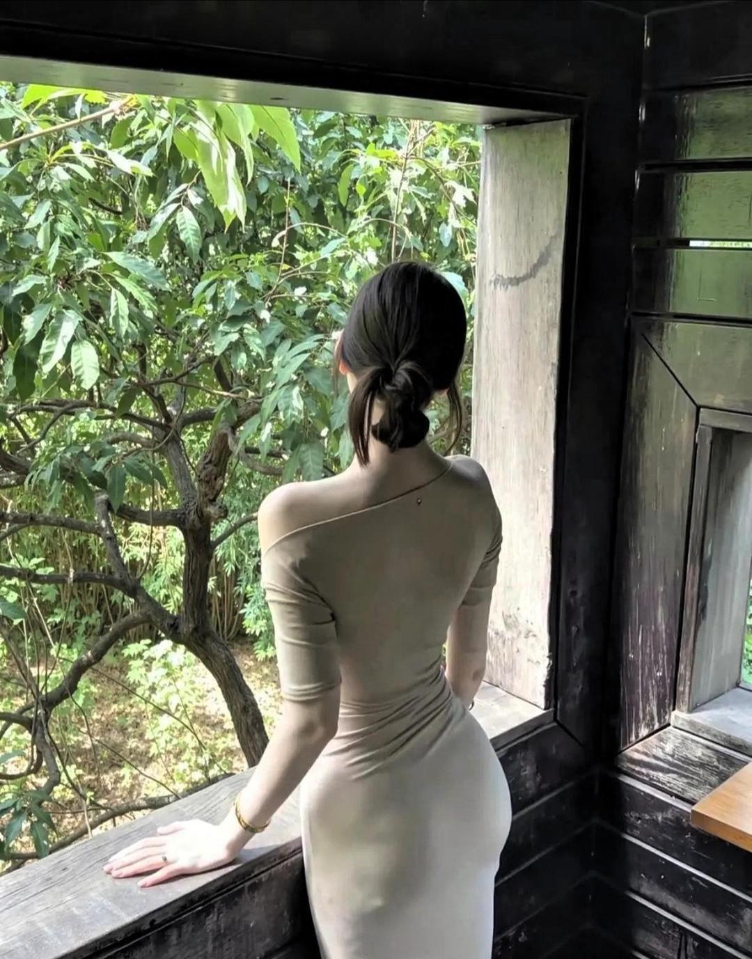 月薪过万，能养得起她吗？