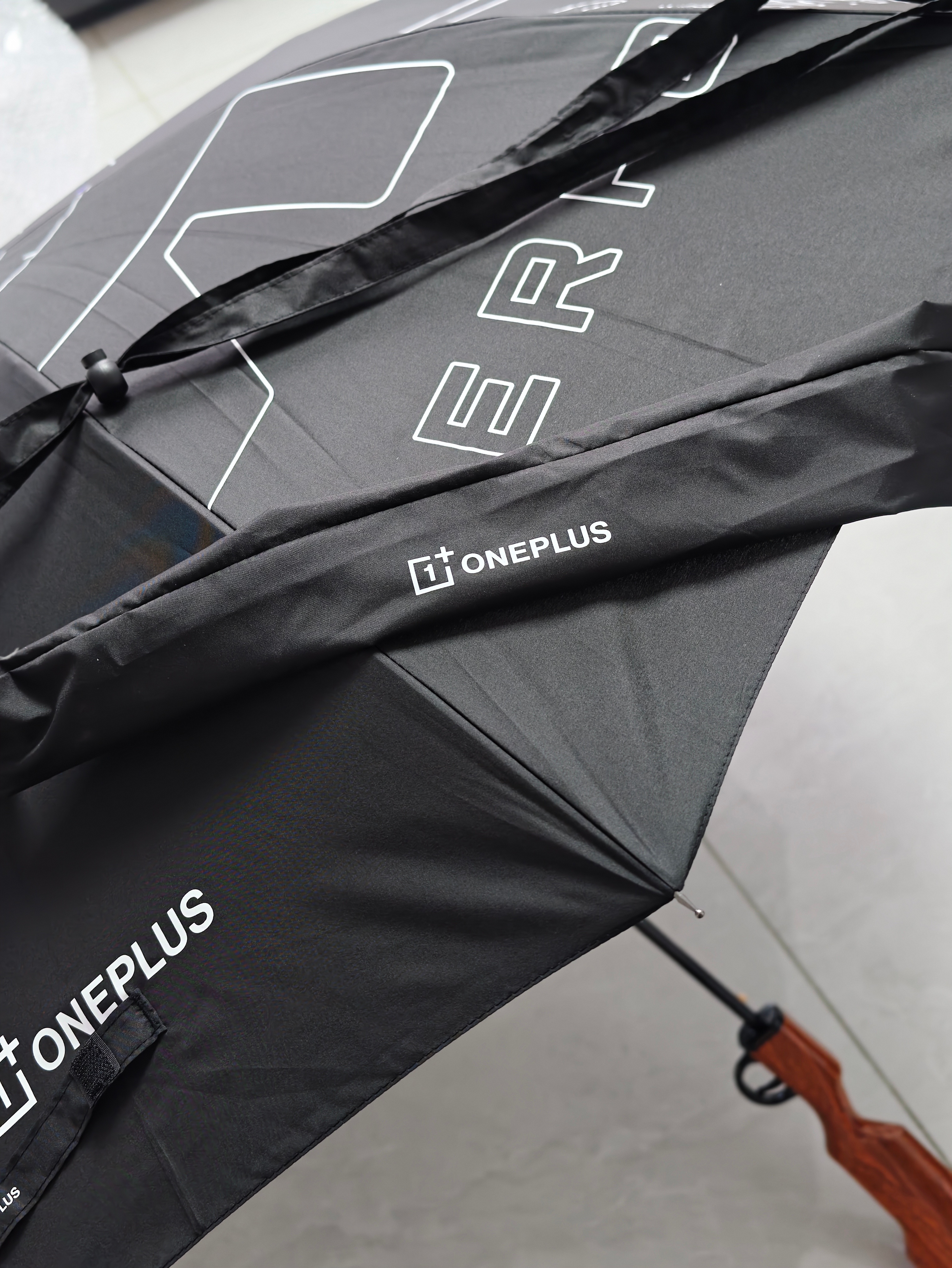 妈呀，收到一加发来的一杆枪，这原来是一加Ace6至尊版邀请函。这个邀请函很特别啊