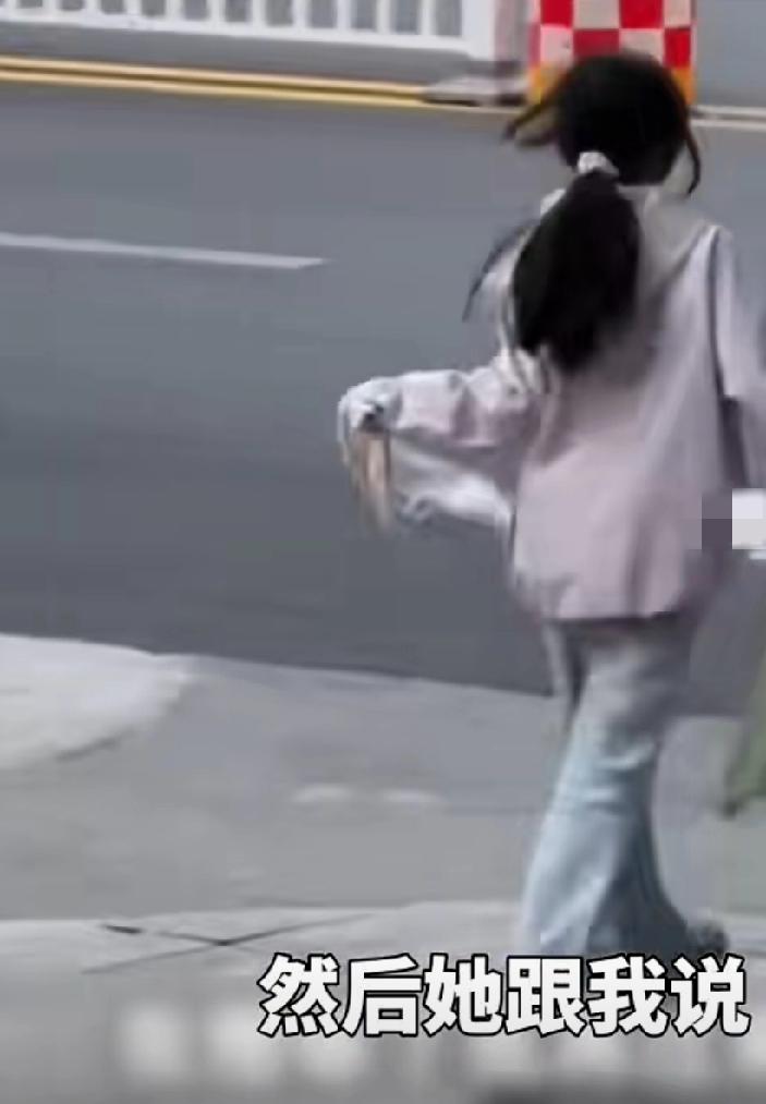 温暖！11月3日，湖北十堰一小女孩拿着46块钱走进一家鞋店，想为妈妈挑一双鞋，得