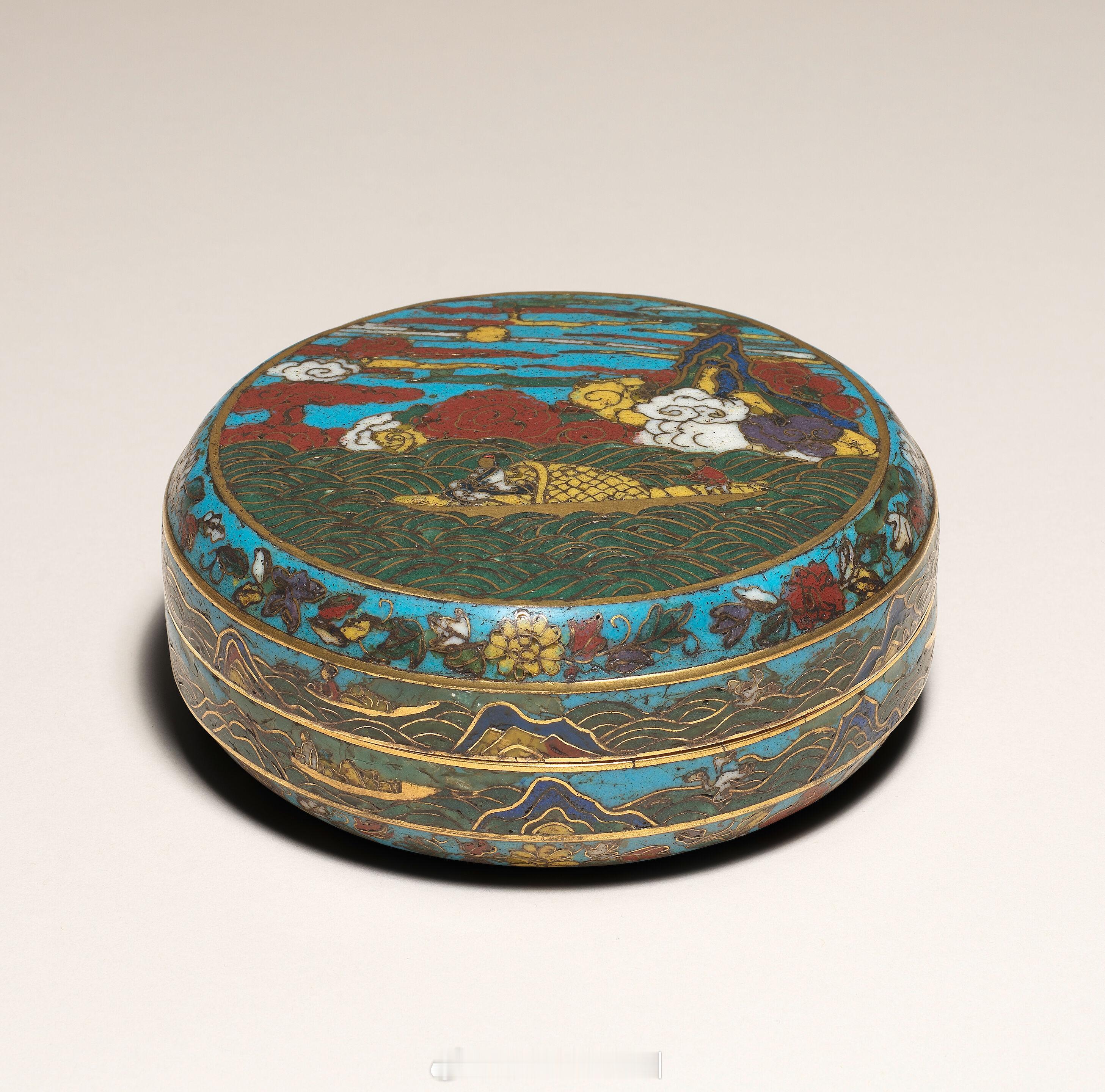 十五/十六世纪 铜胎掐丝珐琅江上泛舟图盖盒尺寸：直径 11cm来源：伦敦邦瀚斯2