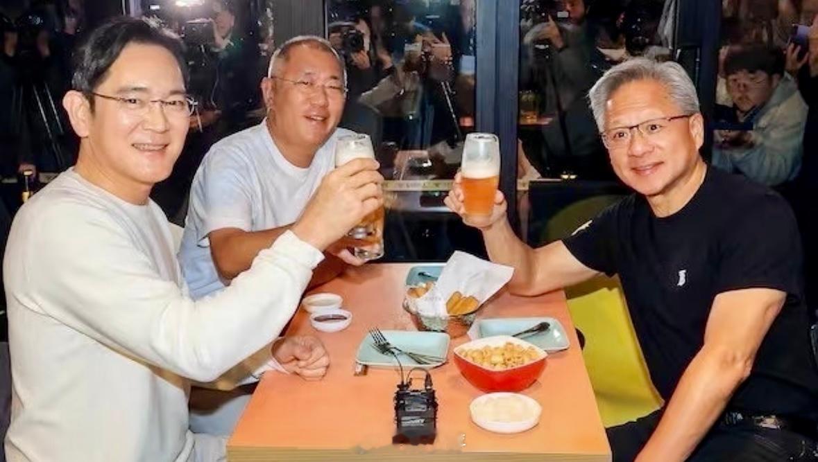 SK海力士公司发放年终奖总额为212亿元人民币，人均到手约64万元。三星电子确认