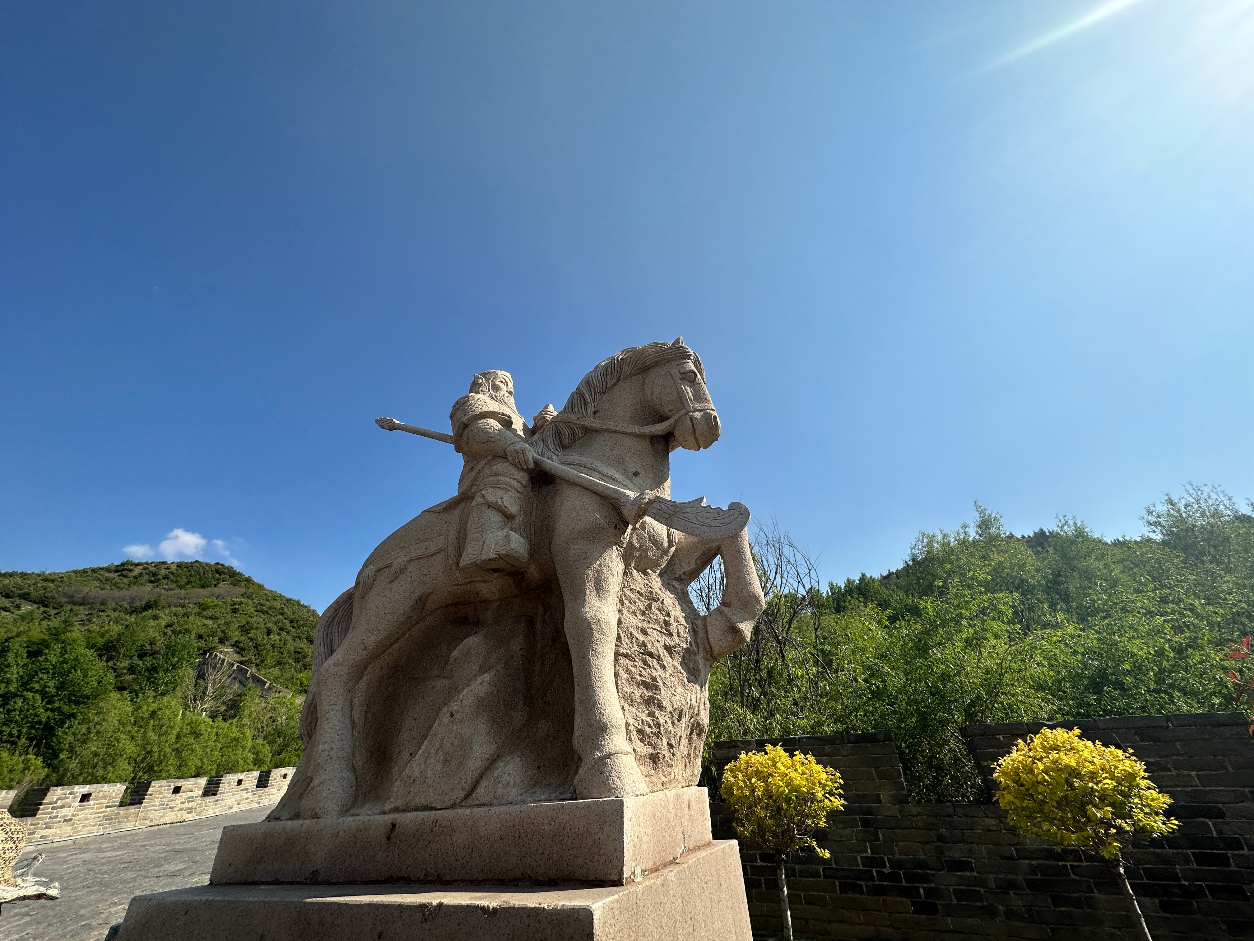 万里山河路 忻州代县西北20公里，雁门关盘踞1800米雁门山巅，与宁武关、偏头关