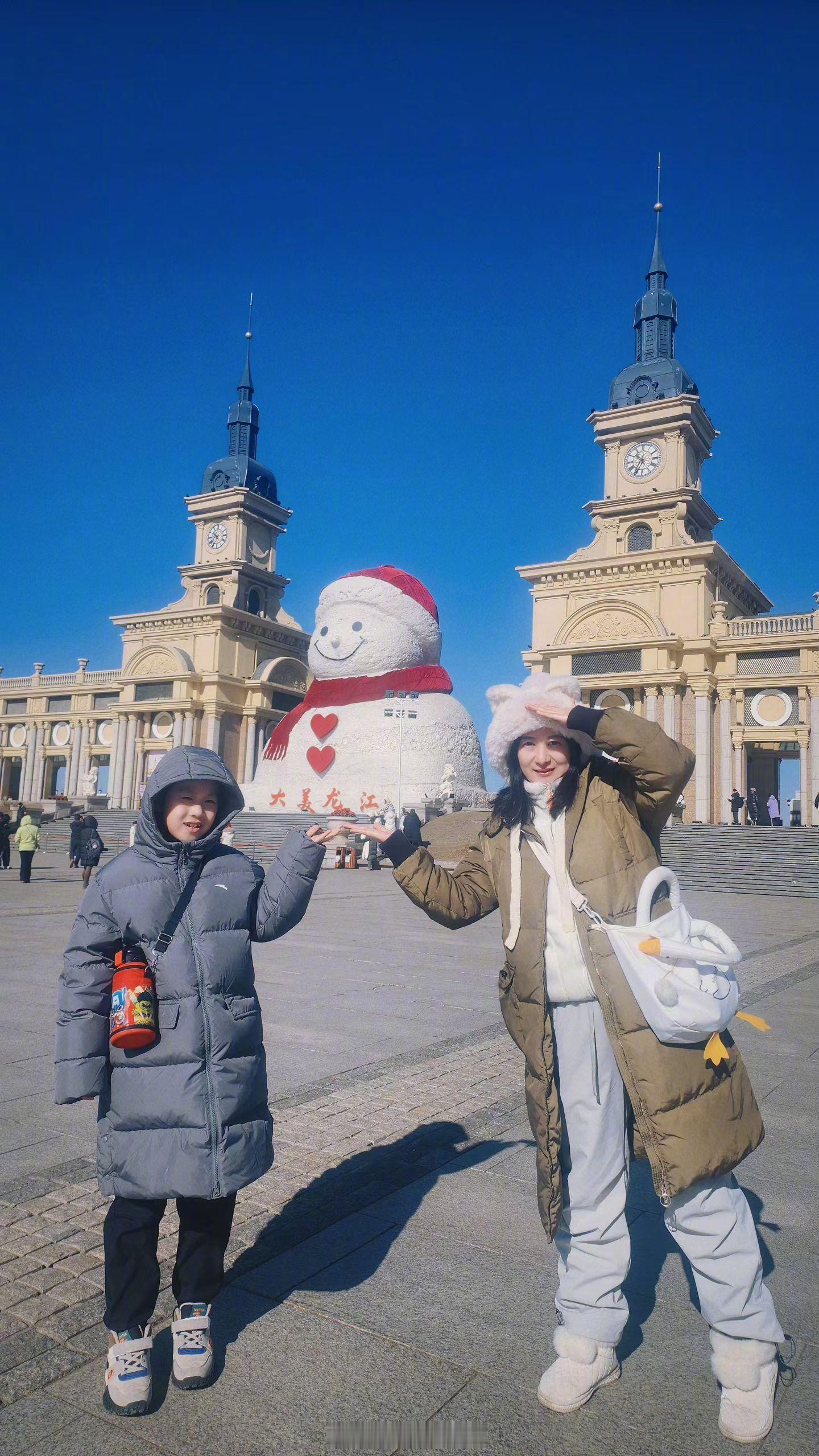 哈尔滨 错峰出游，武汉小土豆赶在融化前看一眼大雪人⛄️ 哈尔滨·哈尔滨中央大街