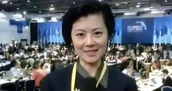 我愿意放弃中国国籍，自愿加入英国！这句话，是前央视知名才女主持人姜丰，在2004