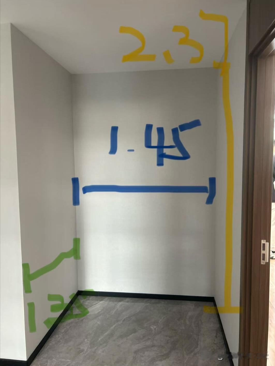 路过的设计师们停一下
能不能帮我出出主意，这个位置除了租给大学生以外还能怎么利用