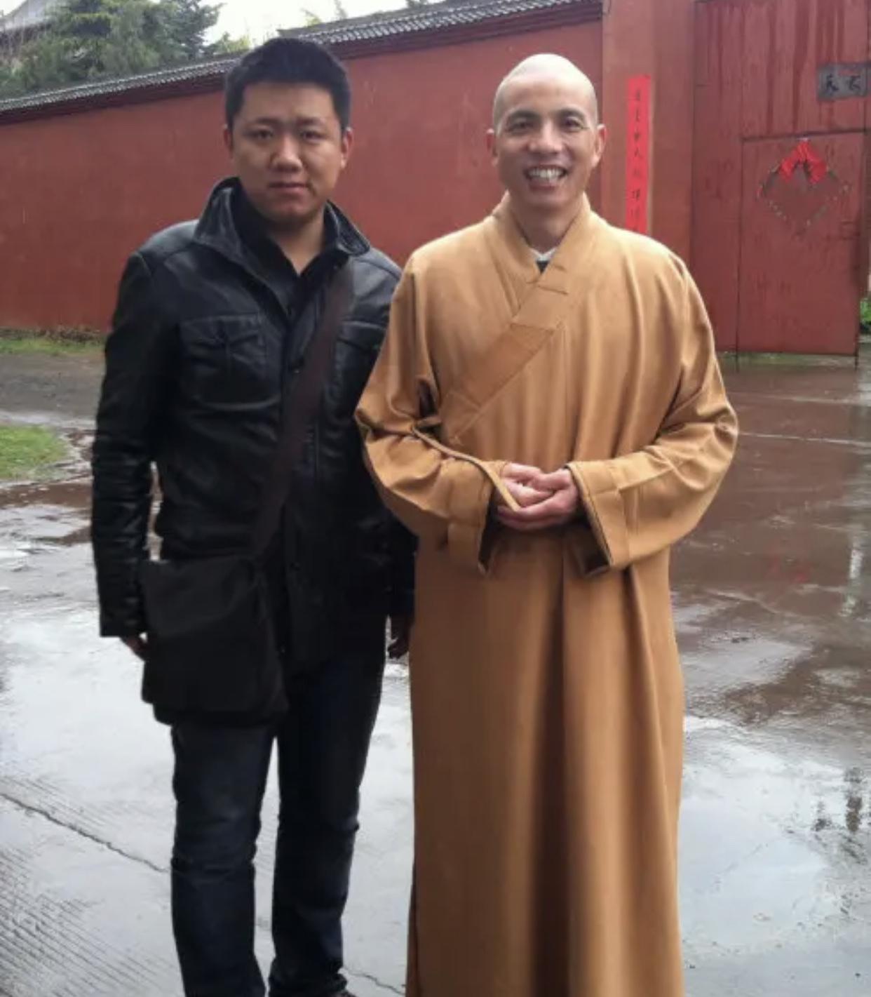 新一任嵩山少林寺方丈新鲜出炉了！
这次单单看人就觉得比较靠谱，名字叫做释印乐，此