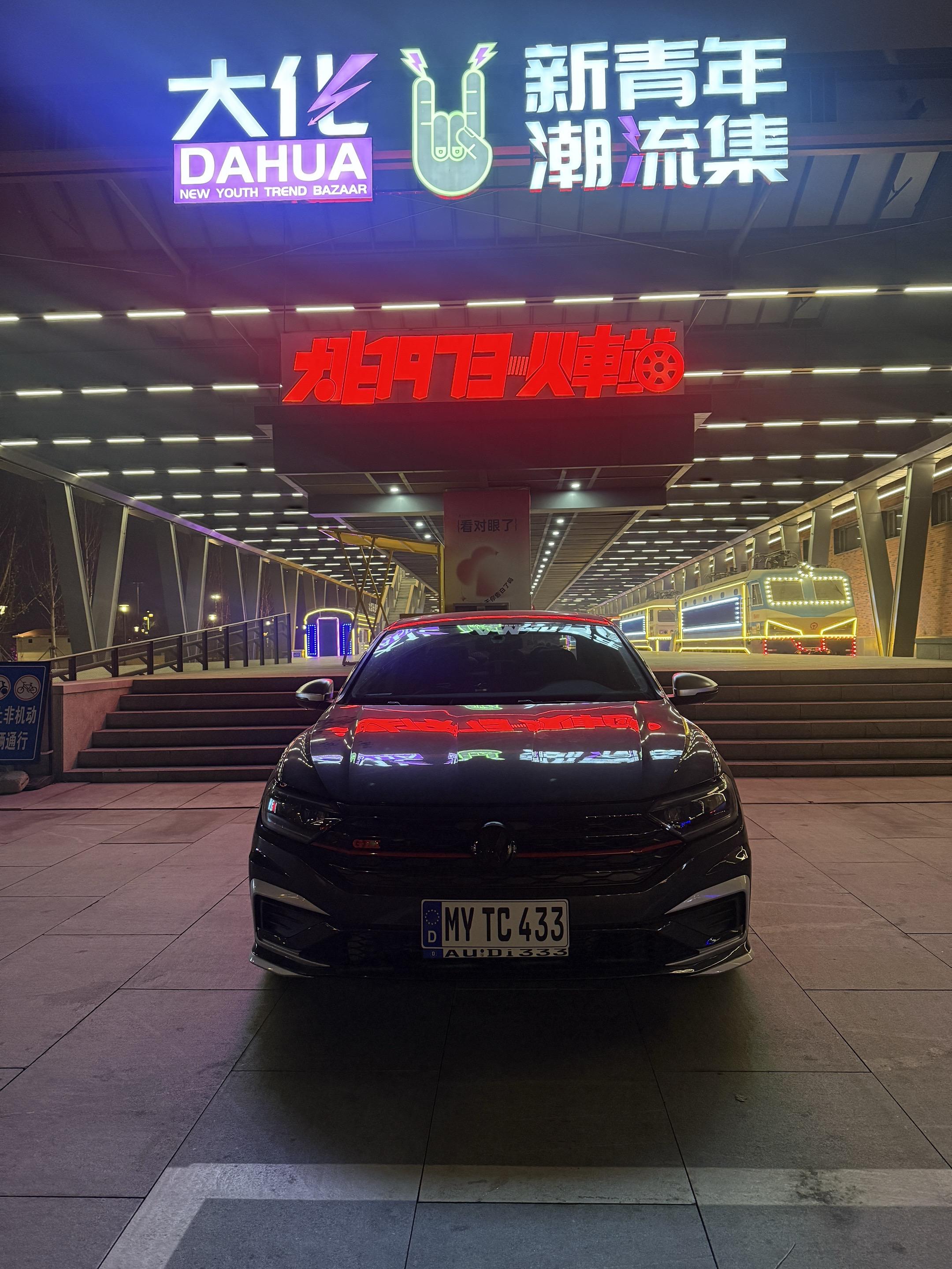 以车会友 用车愉快  玩出你的热爱 大众带你走四季