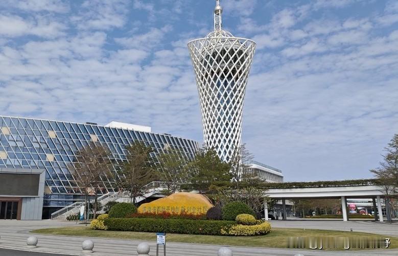 想看小蛮腰，一定要去广州才可以吗？其实在东莞也有一座“小蛮腰”可以看，这就是位于