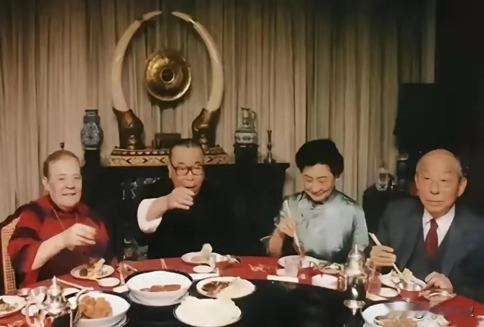 1985年，蒋经国与蒋方良迎来金婚纪念日，在台北七海官邸办了场小规模家宴。50年