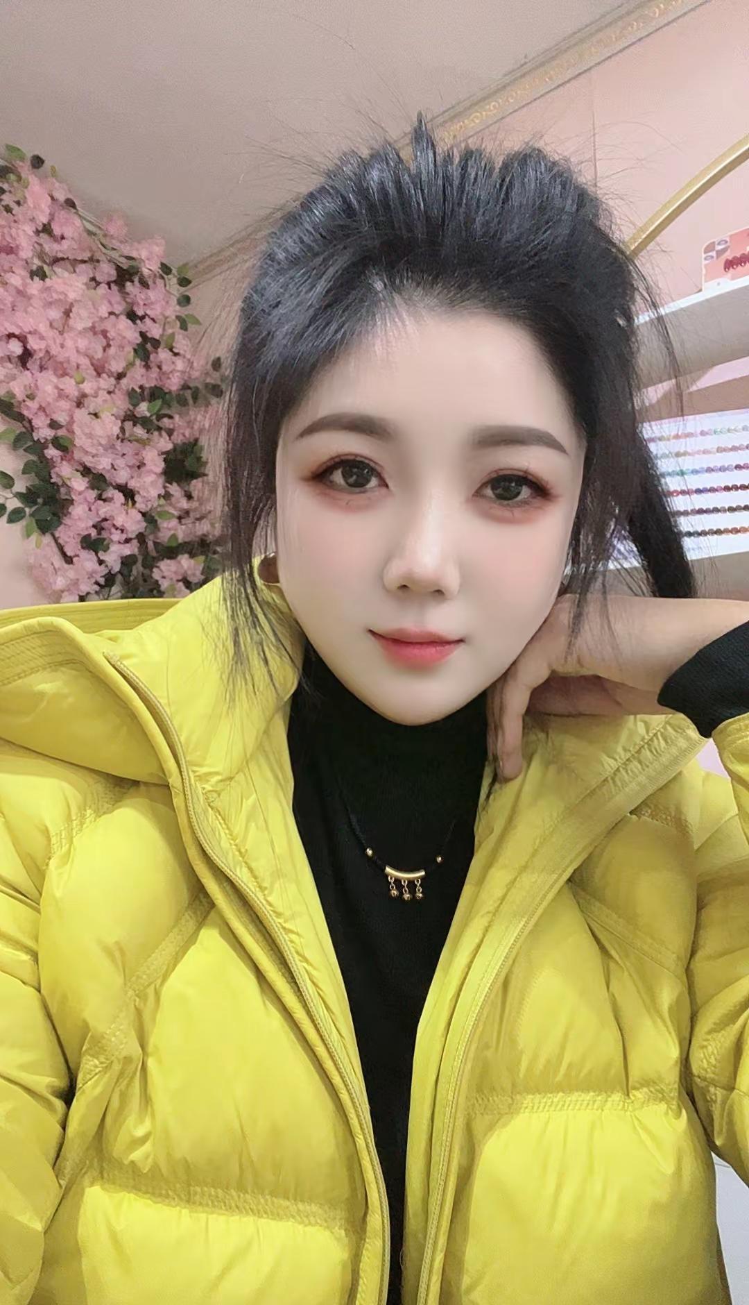 忙碌的一天结束了，小酌一杯，给疲惫的生活加点微醺，放空自我，如果一言难尽，那就一