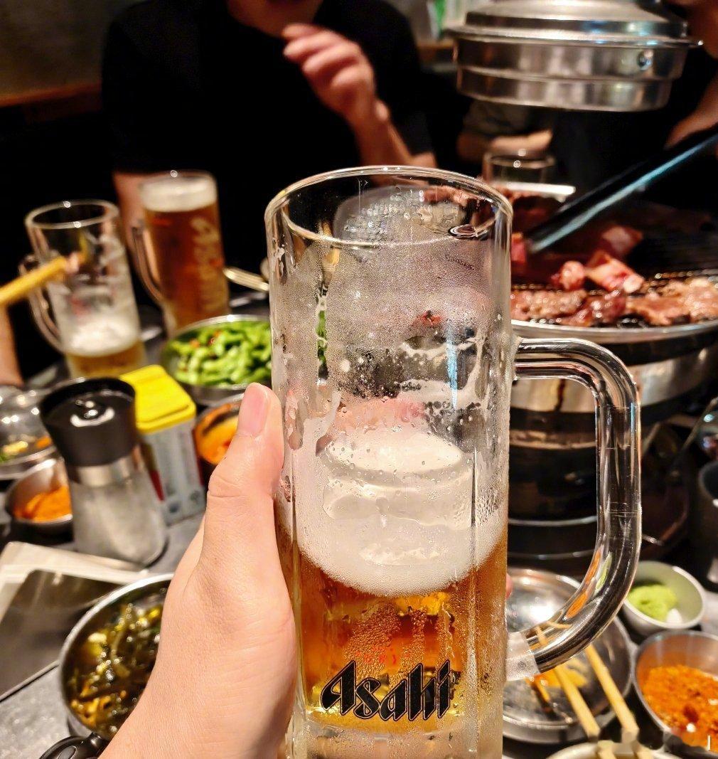 跟团队小伙伴喝点很久没这么开心了。 