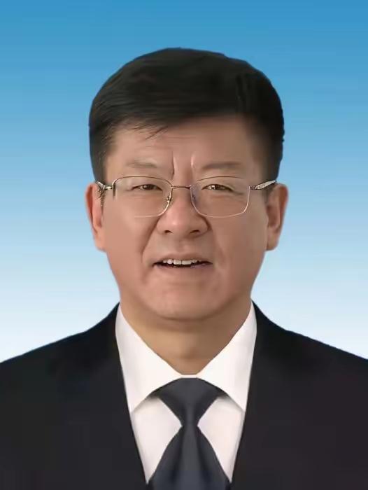 就在刚刚

又一名地方干部被官方通报调查，消息来得十分突然

这名干部叫占堆，今