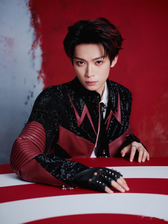 梓渝黑红look梓渝音乐节黑红造型 梓渝黑红look，谁来懂一下这个小梓渝音乐节