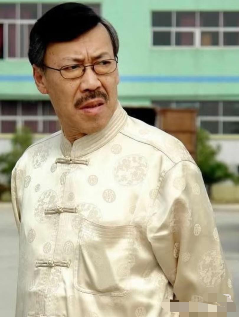 冯淬帆这次离开，
不是因为突然的意外，
也不是因为年纪大扛不住，而是命运开了个让