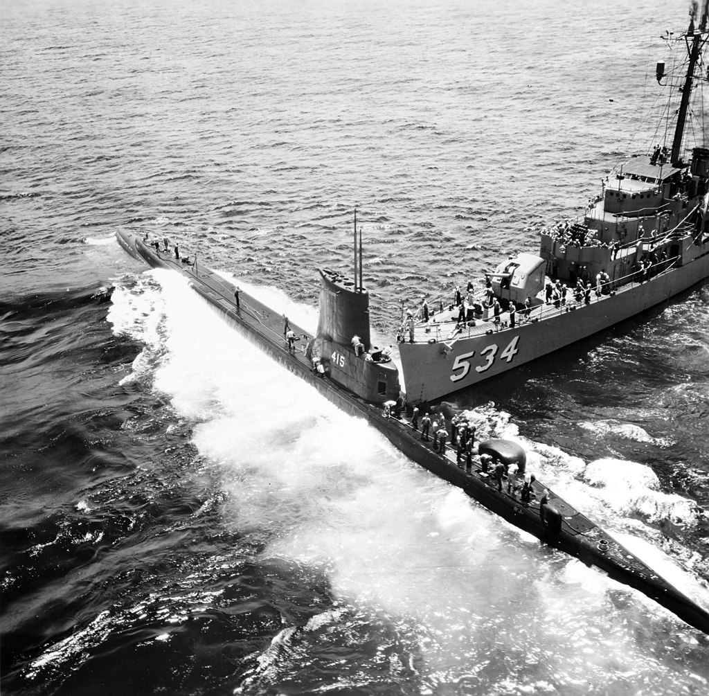 1958年，USS Stickleback (SS-415) 在夏威夷附近与 U
