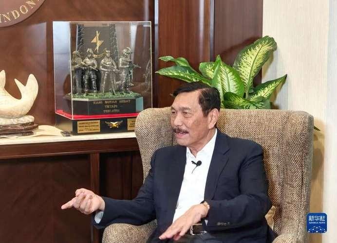 印尼国家经济委员会主席卢胡特·班查伊丹摊牌了，卢胡特称：“我告诉总统，不管你喜欢