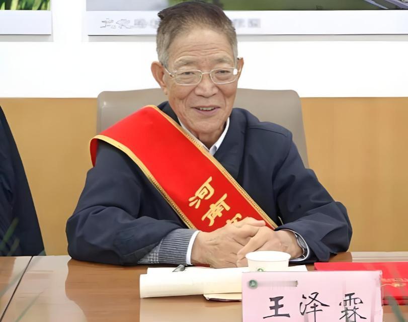 “我老了，不需要那么多钱。”2020 年初，河南农业大学的一间普通办公室里，77