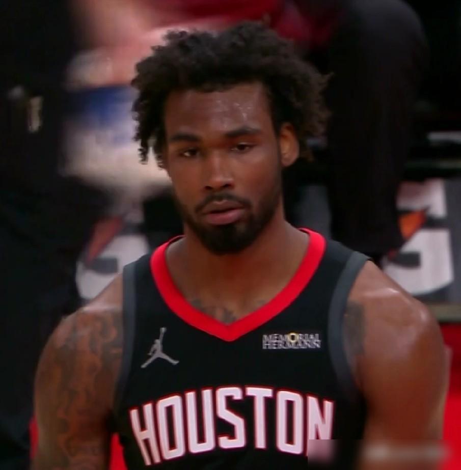 火箭队更衣室炸了！主教练乌度卡宁可用场均5分的伊森首发，也不给天才新人惠特摩尔一