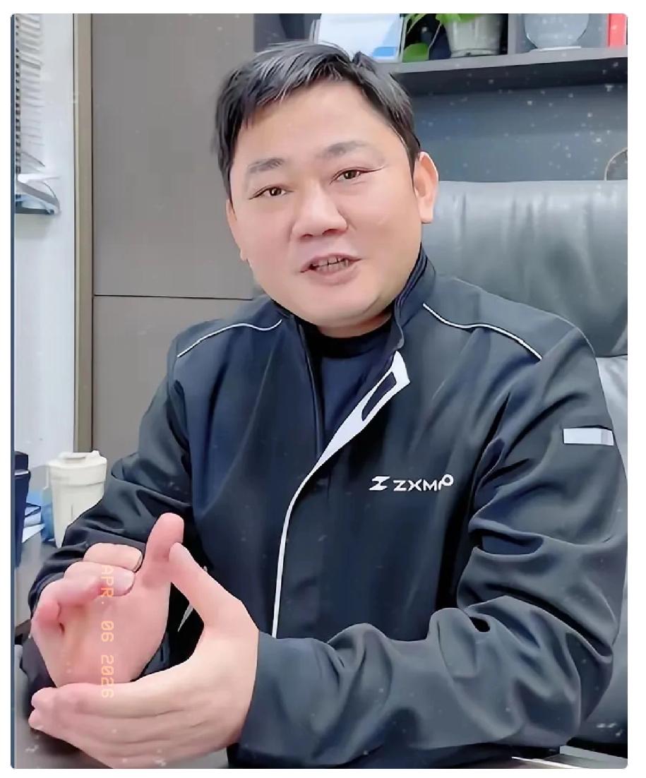 张雪，粗人，说话直接了当，摩托车出名！

听说有人想砸重金，去挖张雪团队里的那些