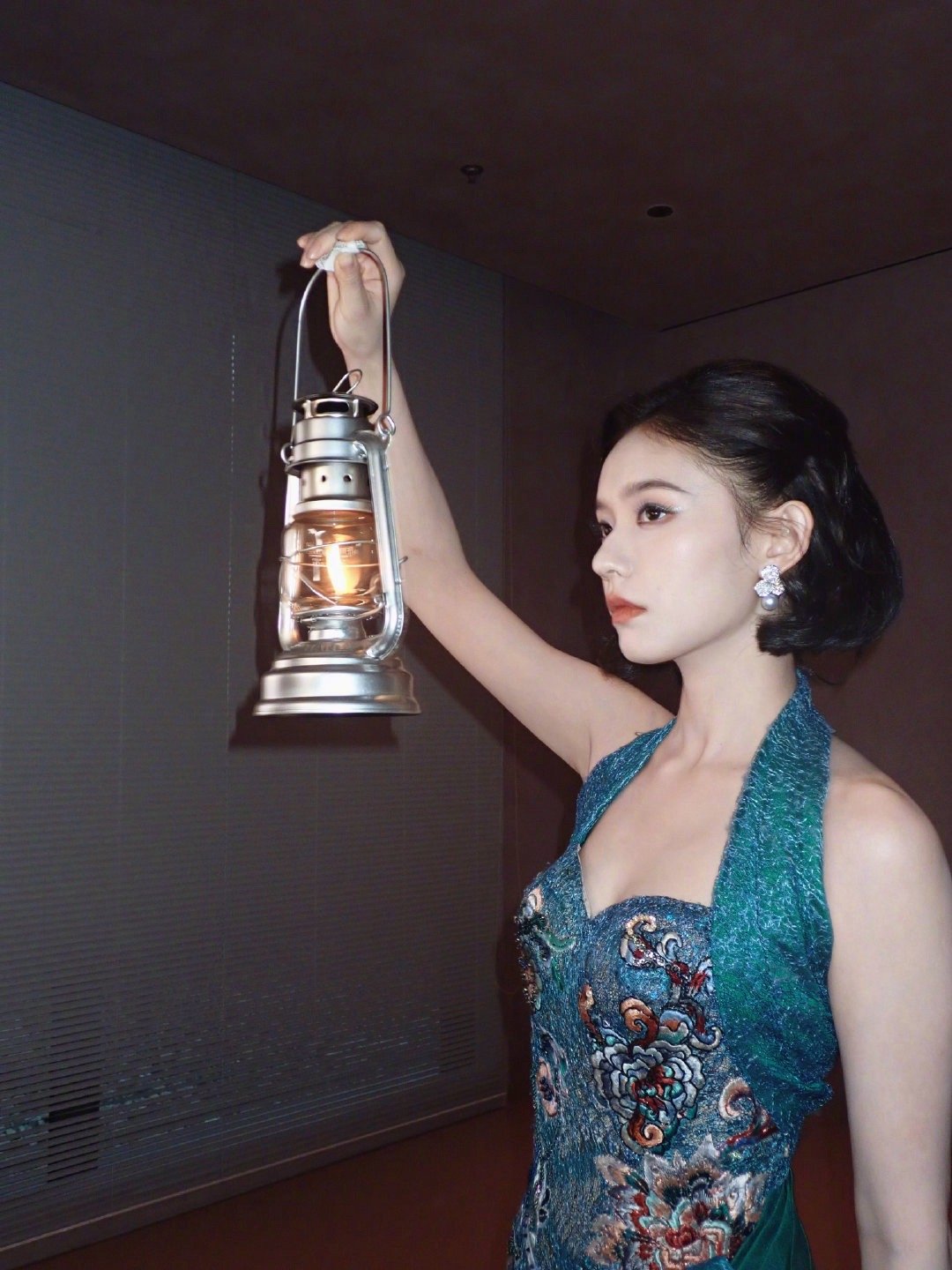 林允 就喜欢假假的自己 谁懂这种反差？前一秒被“女明星的颜值”折服，后一秒就被林
