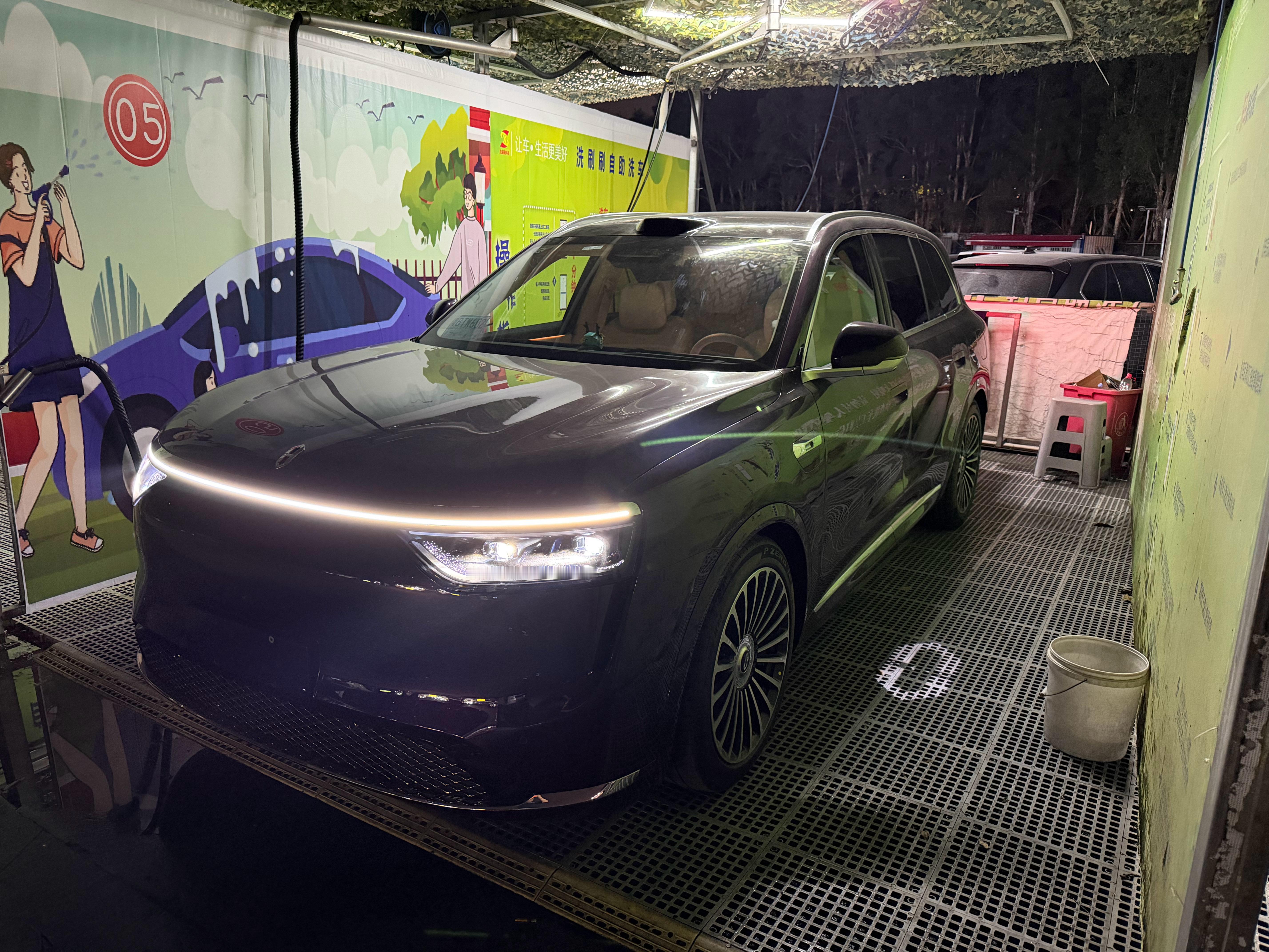 自助洗车，洗了足足45分钟，看了看智能手表，约等于做了30分钟的有氧运动。接下来