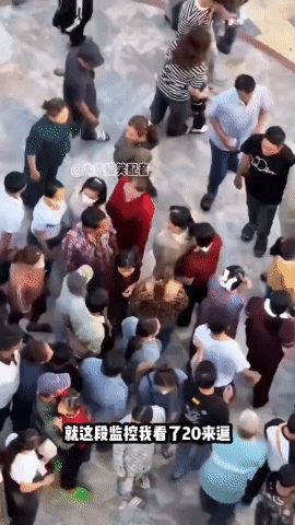 最近的金价飙升，不少人由此动起了歪脑筋。特别是年龄大的嬢嬢、奶奶些要注意了，有团