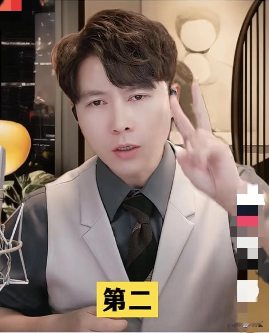 我就做一个清醒的旁观者。
一个46岁女的，大儿子20岁了，小儿子5岁。在一个培训