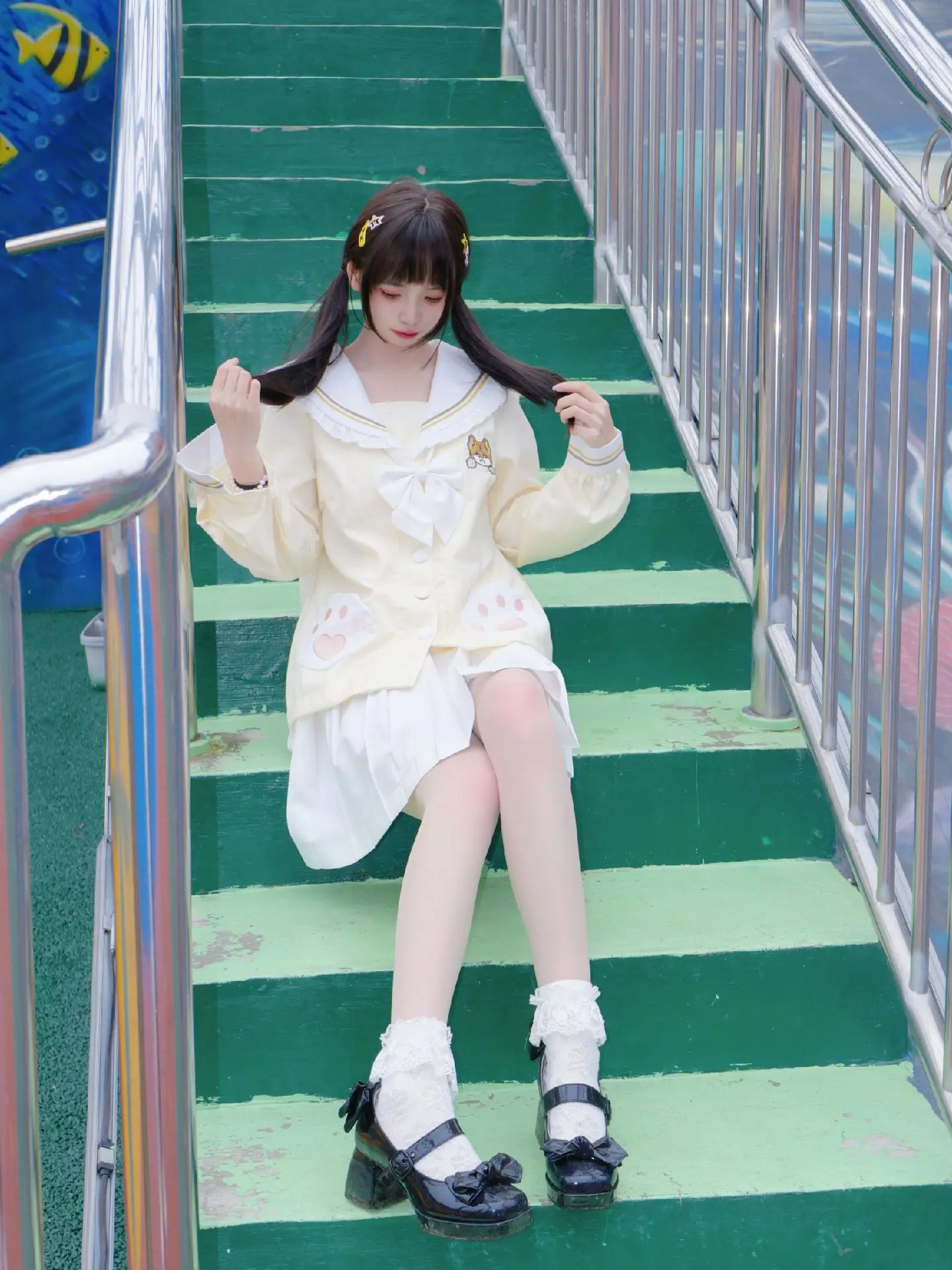 哈哈哈 今天的身份是 在游乐园游玩的十八岁双马尾女孩