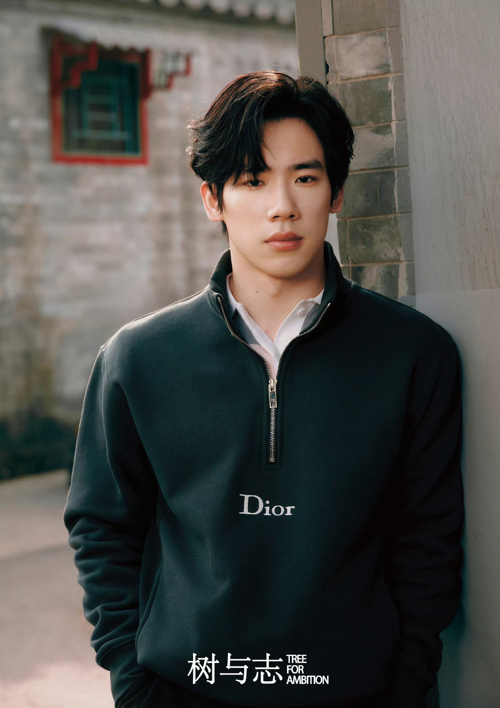 【松弛感】张博恒春日九宫格真好看国家男子体操队队长张博恒晒出在北京鼓楼拍摄的那组