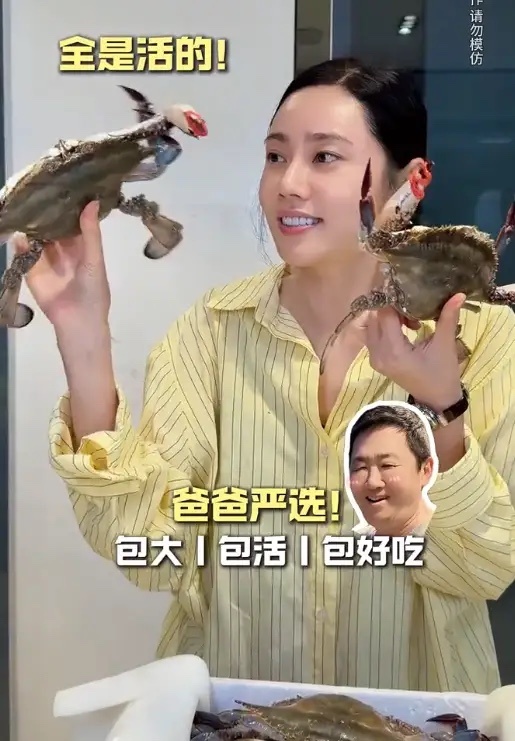 秋瓷炫和公公的关系是真让人羡慕！这段时间秋瓷炫没工作就在北京陪儿子啪嗒，公婆则回