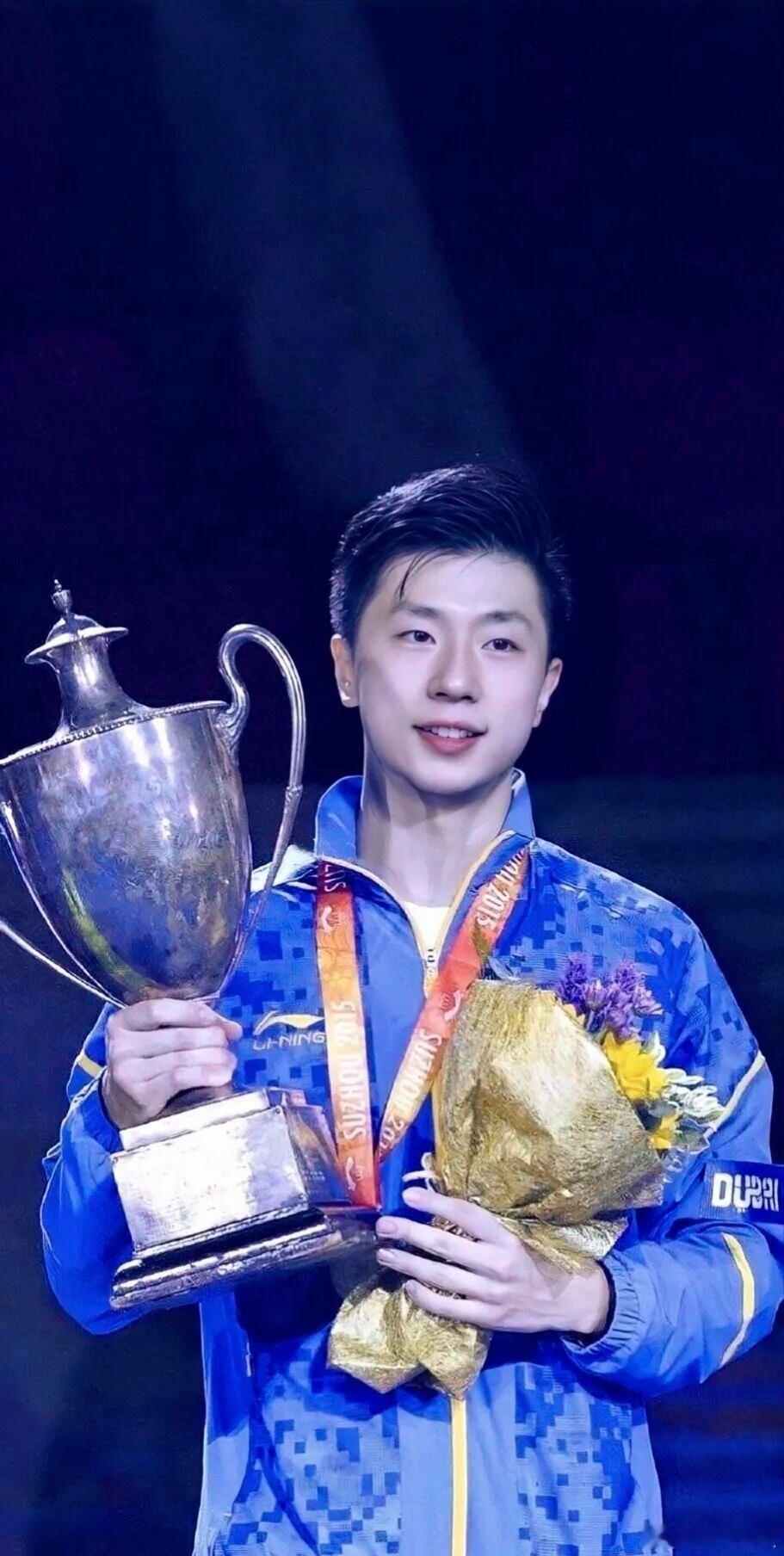 论马龙和马年适配度有多高马年想购买手机的友友们，真的必须看看华为三折叠！马龙同款