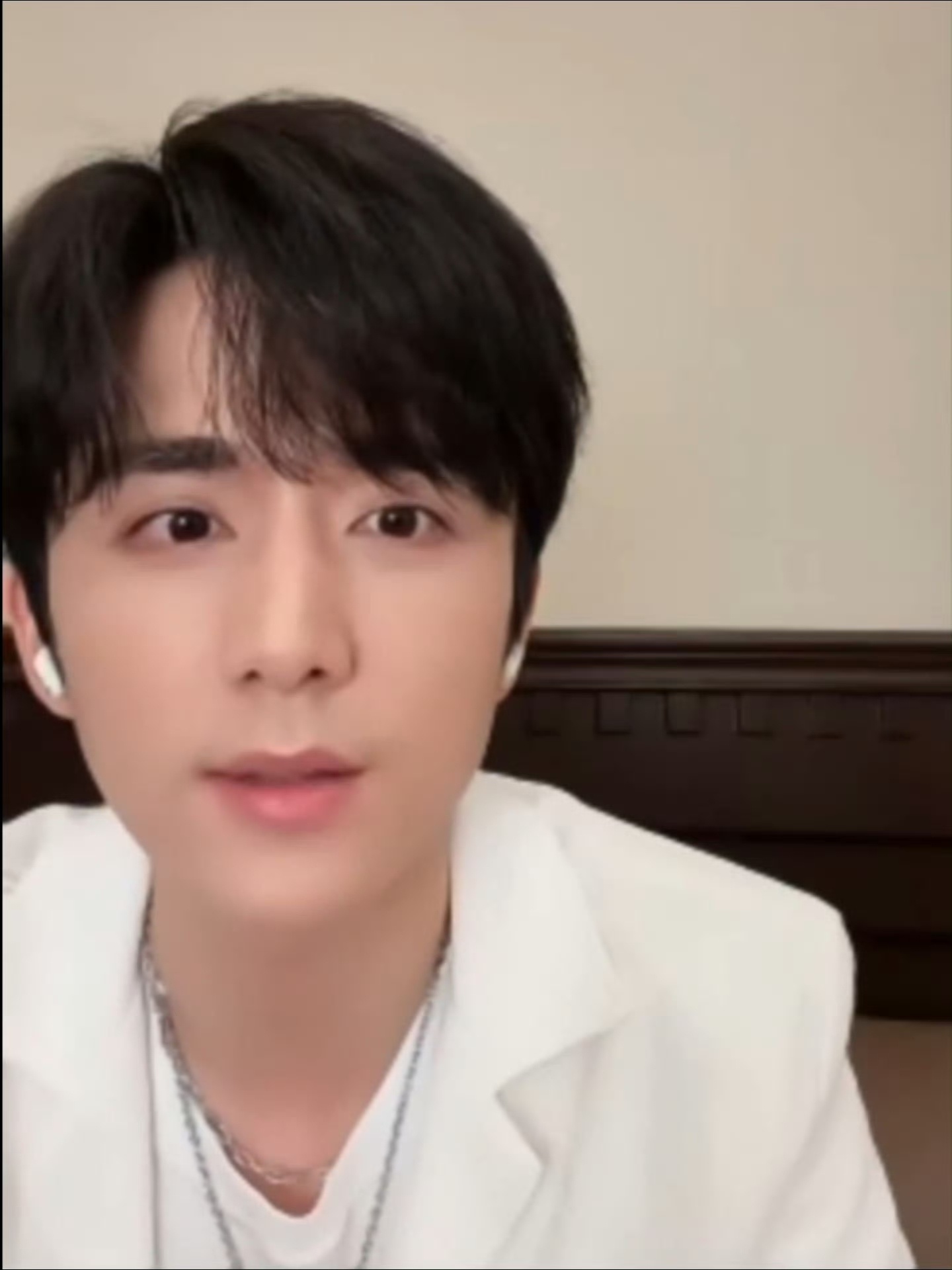 紫金陈朋友南派三叔上1818求助 南部档案的剧宣都做到1818黄金眼了