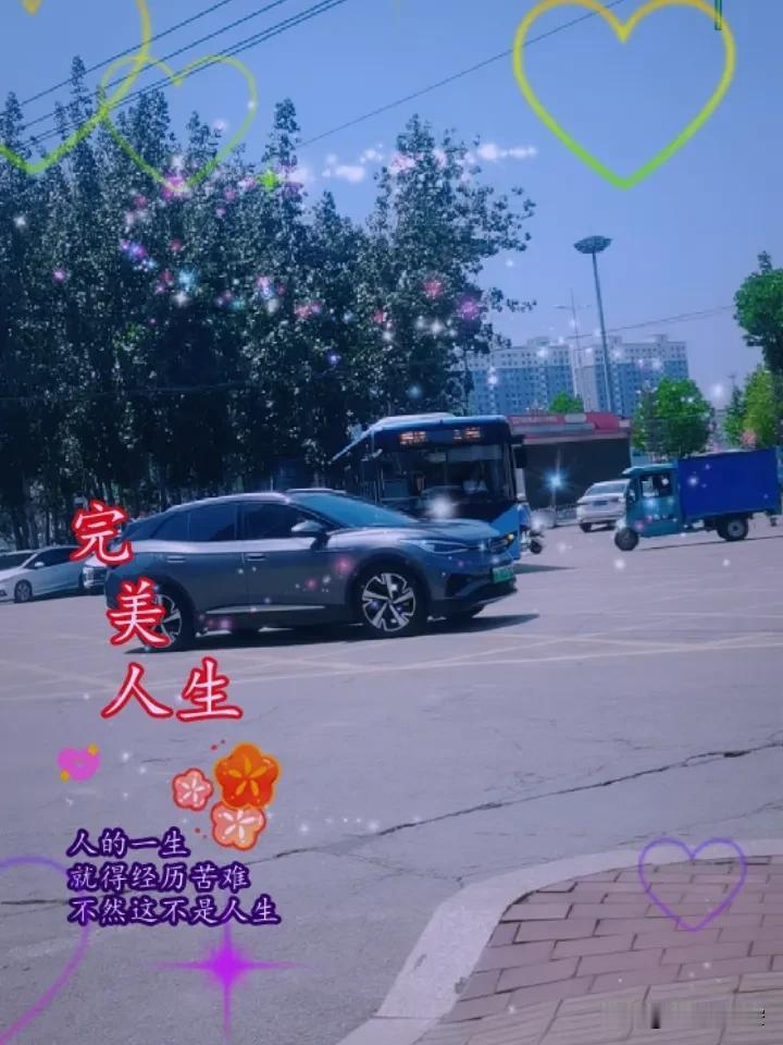夏日生活打卡季济宁市火车站路口两车碰上