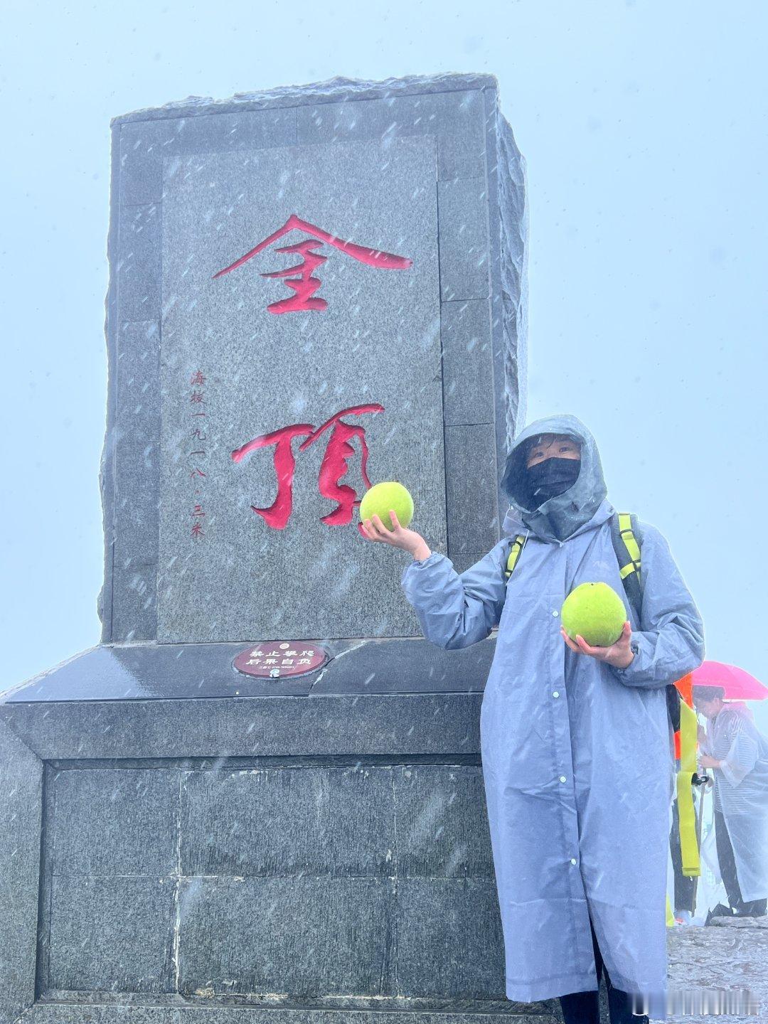  大雨倾盆的日子，跋山涉水江西武功山，云和雪梨成功登金顶，顶峰相见[good][