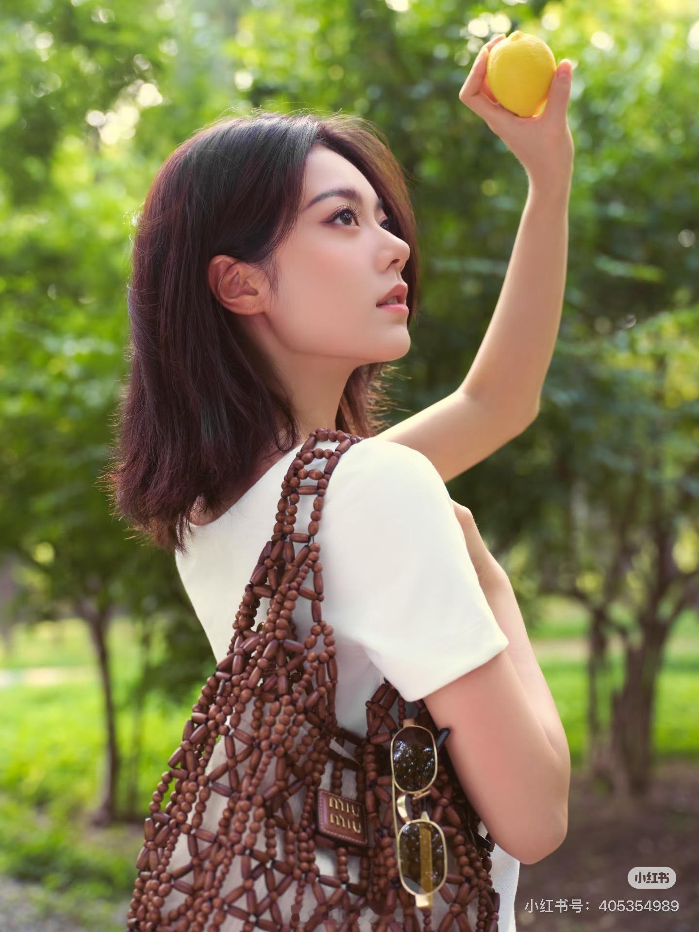 赵今麦、李庚希演绎miumiu，说实话赵今麦这次表现也不错，但李庚希更出色。